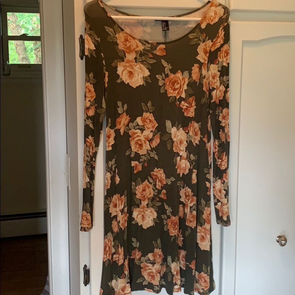 Lot of 2 Long-Sleeve Dresses